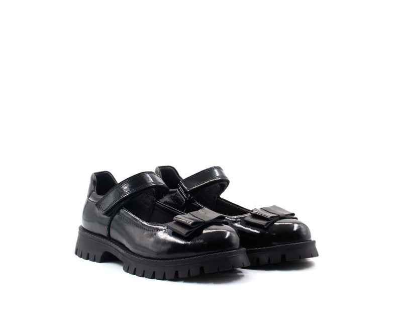 EN: Stylish party shoes for girls – black with bow detail
AR: حذاء بناتي أنيق للحفلات – أسود مع تفاصيل فيونكة