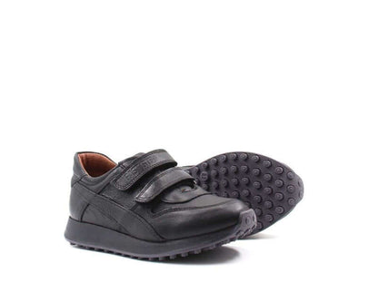 EN: Black leather school shoes for boys with velcro straps
AR: حذاء مدرسي جلدي أسود للأولاد بأشرطة لاصقة
