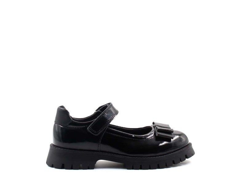 EN: Elegant formal shoes for girls with anti-slip rugged sole
AR: حذاء رسمي أنيق للبنات بنعل مانع للانزلاق
