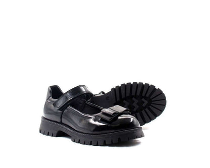 EN: Black patent leather girls shoes with bow and strap
AR: حذاء بناتي من الجلد اللامع باللون الأسود مع فيونكة وحزام
