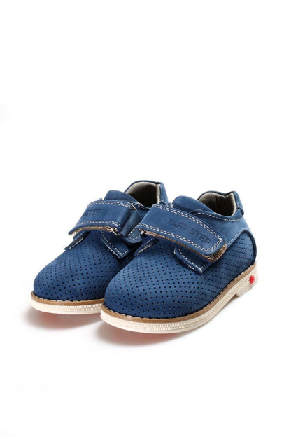 EN: Durable blue toddler shoes with velcro and shock-absorbing sole
AR: حذاء أطفال أزرق متين برباط لاصق ونعل ممتص للصدمات
