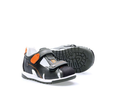 EN: Kids olive and black sports shoes with orange details and velcro straps
AR: حذاء رياضي للأطفال بلون زيتي وأسود مع تفاصيل برتقالية وأشرطة لاصقة
