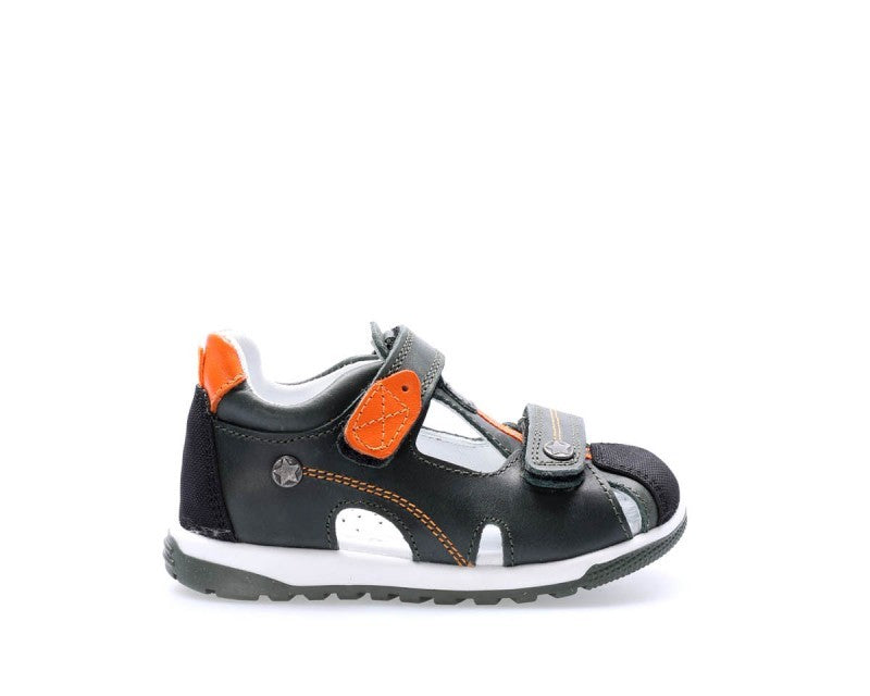 EN: Fast Step boys casual sneakers with cushioned sole and grip outsole
AR: حذاء كاجوال للأولاد من Fast Step بنعل مريح وقاعدة مانعة للانزلاق
