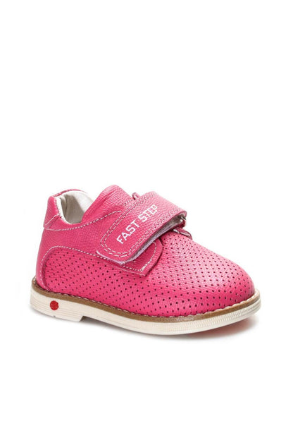 EN: Fast Step girls casual shoes with velcro and anti-slip sole
AR: حذاء بناتي من Fast Step برباط لاصق ونعل مانع للانزلاق
