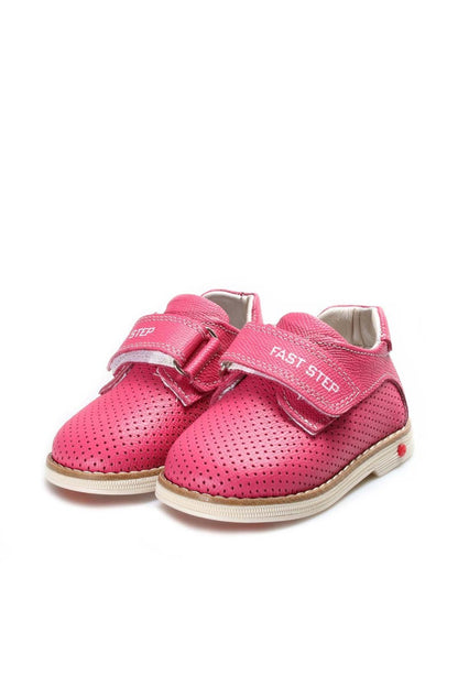 EN: Girls everyday leather shoes – perfect for school and outings
AR: أحذية جلدية يومية للبنات – مثالية للمدرسة والخروجات
