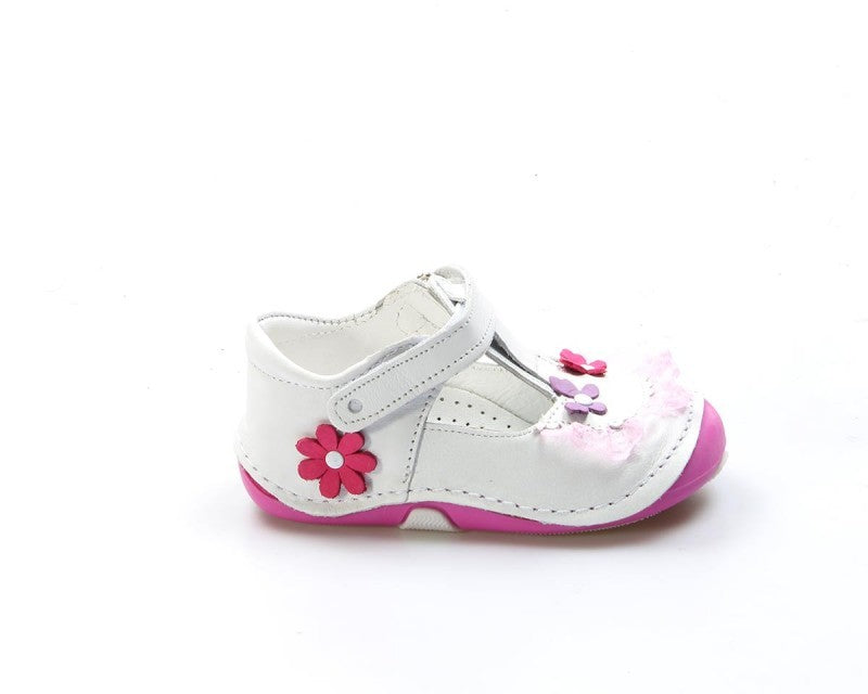 EN: Comfortable non-slip baby shoes for girls – perfect for first steps
AR: أحذية أطفال بناتي مريحة وغير قابلة للانزلاق – مثالية للخطوات الأولى
